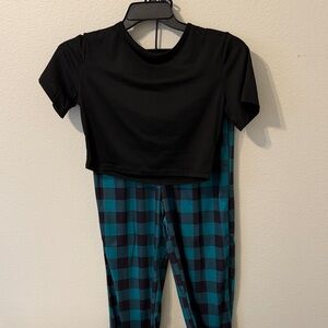 🎄 Green & Black Plaid Christmas Pajama Set – Size M